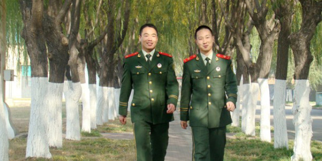 勞動(dòng)創(chuàng)造幸福未來，風(fēng)琴防護(hù)罩生產(chǎn)廠家祝祝你胸前戴紅花！